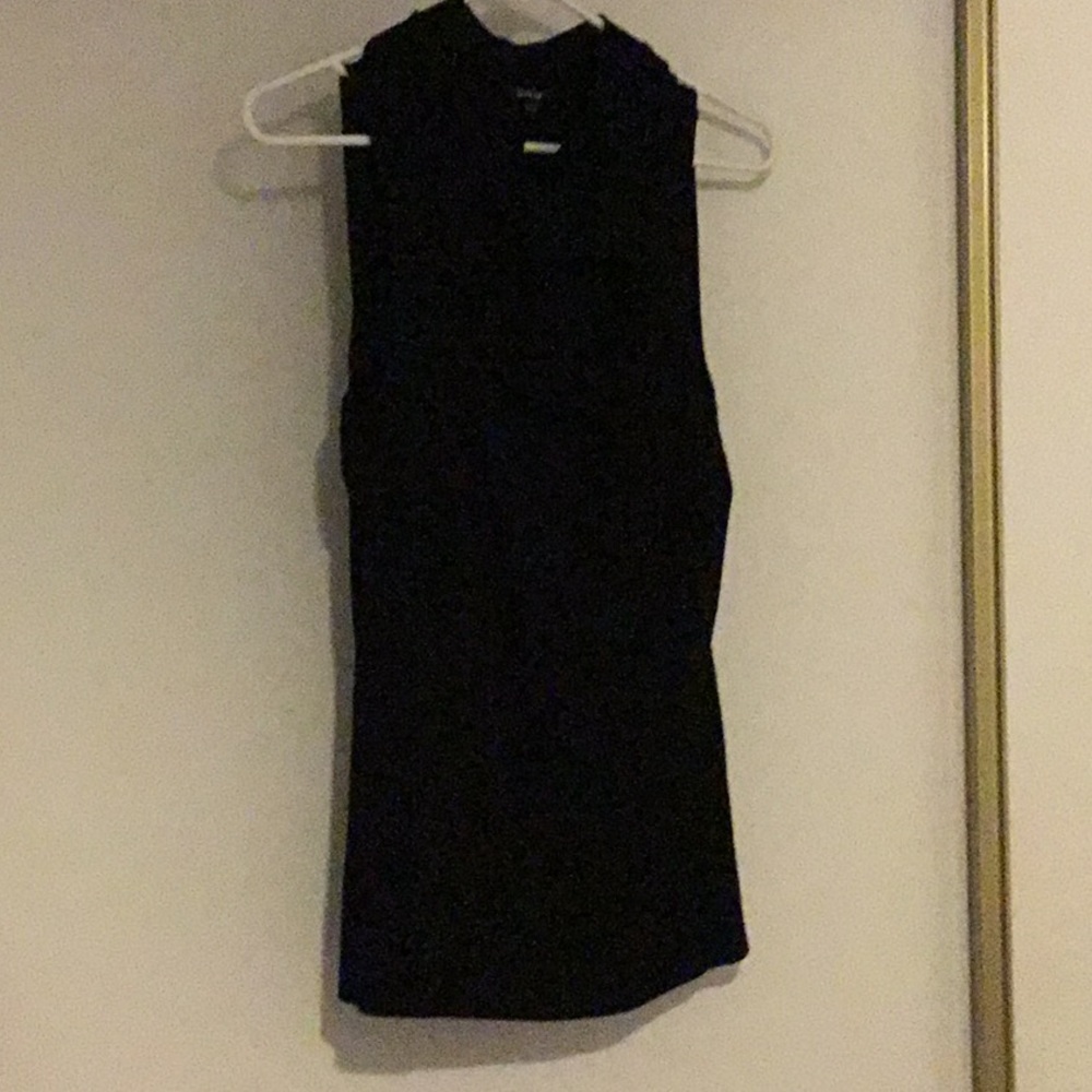 Women’s Sleeveless Guess top